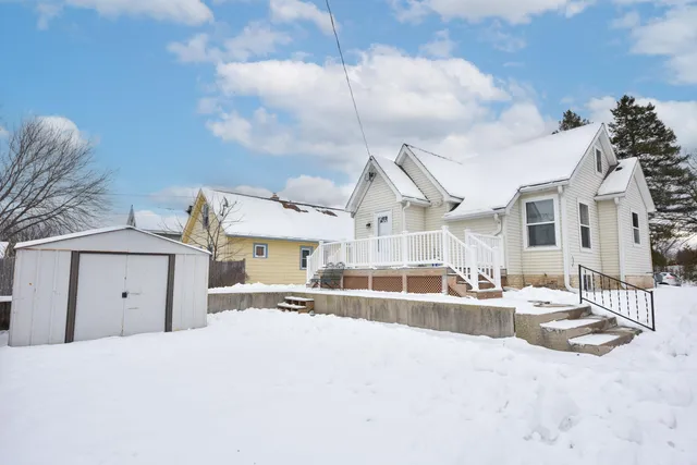 $219,900 | 560 West Chestnut Street, Port Washington, WI 53074