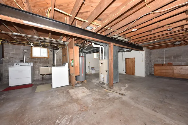 $219,900 | 560 West Chestnut Street, Port Washington, WI 53074