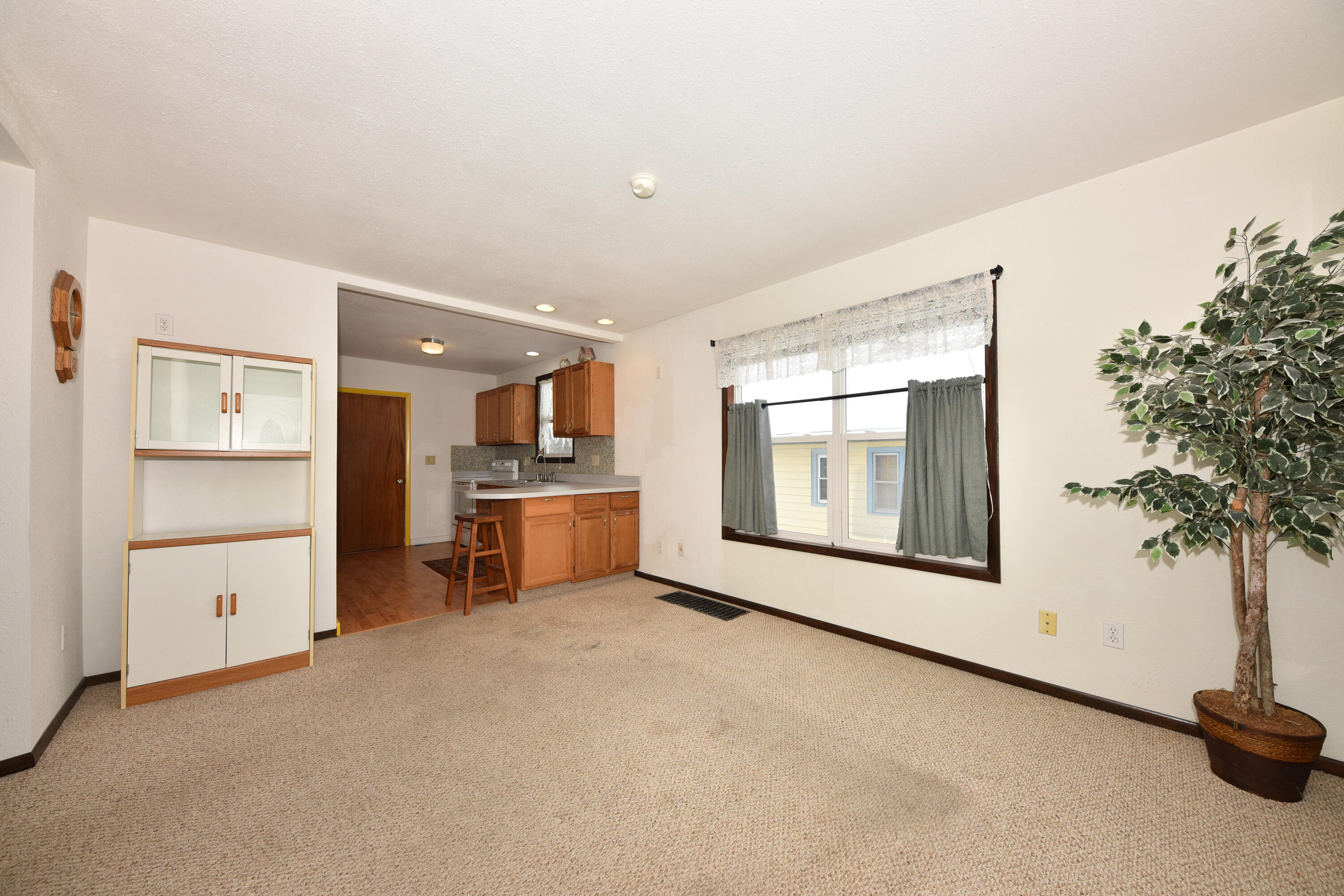 560 West Chestnut Street Port Washington, WI 53074 - Photo 4 of 24 EUP_2012