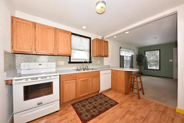 $219,900 | 560 West Chestnut Street, Port Washington, WI 53074