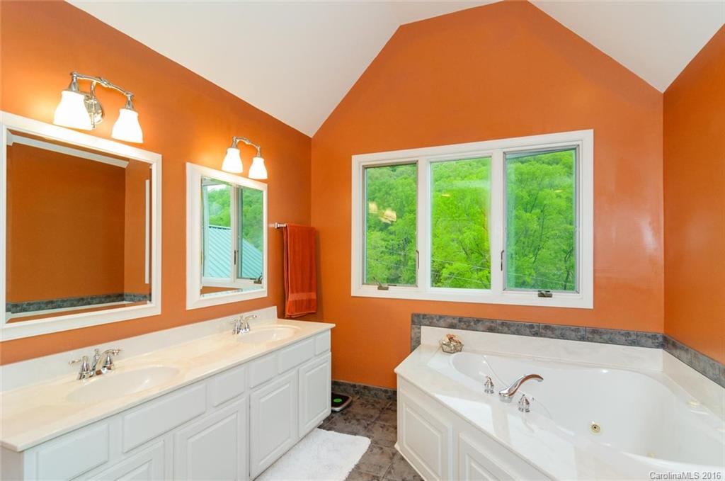 583 Meadow Branch Road Marshall, NC 28753 - Photo 8 of 24 Gallery Image 8
