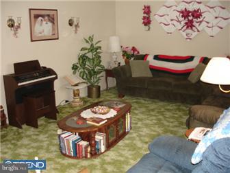 42 Funston Avenue Reading, PA 19607 - Photo 3 of 12 Living Room
