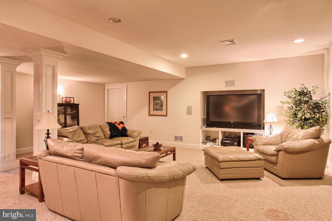 676 Dorset Street Lititz, PA 17543 - Photo 8 of 45 Gallery Image 8