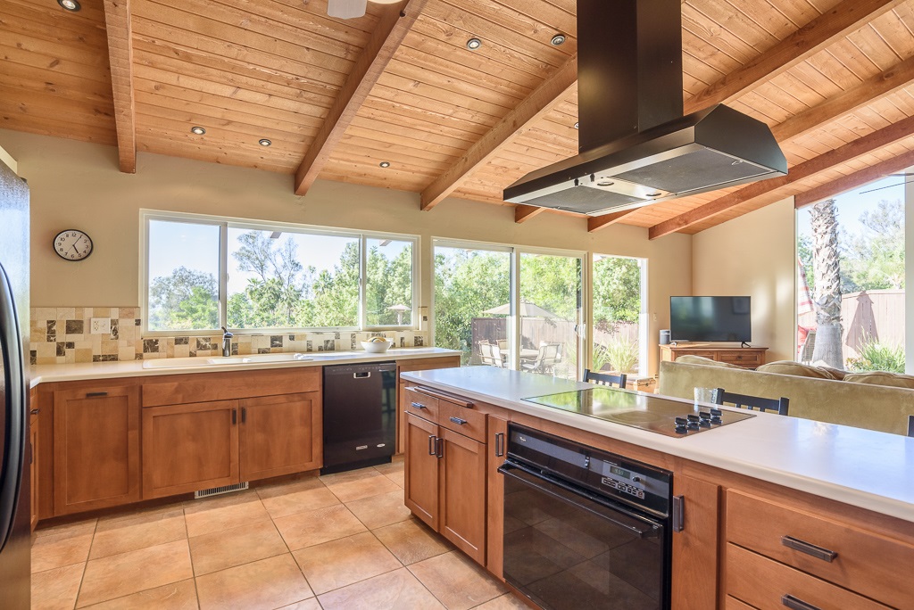 13392 Fallen Leaf Road Poway, CA 92064 - Photo 9 of 25