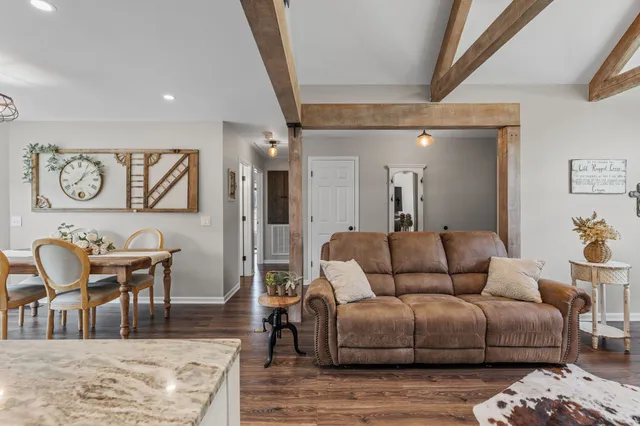 $385,000 | 15431 Columbia Highway, Lynnville, TN 38472