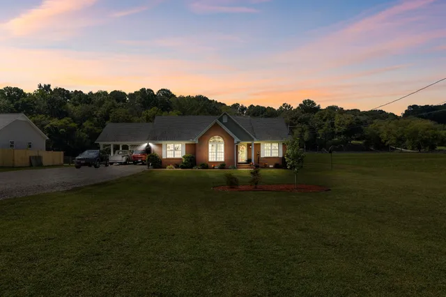 $385,000 | 15431 Columbia Highway, Lynnville, TN 38472