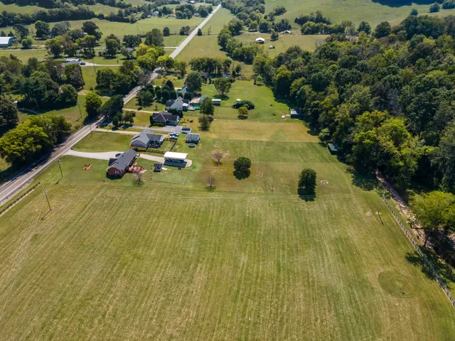 $385,000 | 15431 Columbia Highway, Lynnville, TN 38472