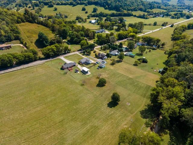 $385,000 | 15431 Columbia Highway, Lynnville, TN 38472