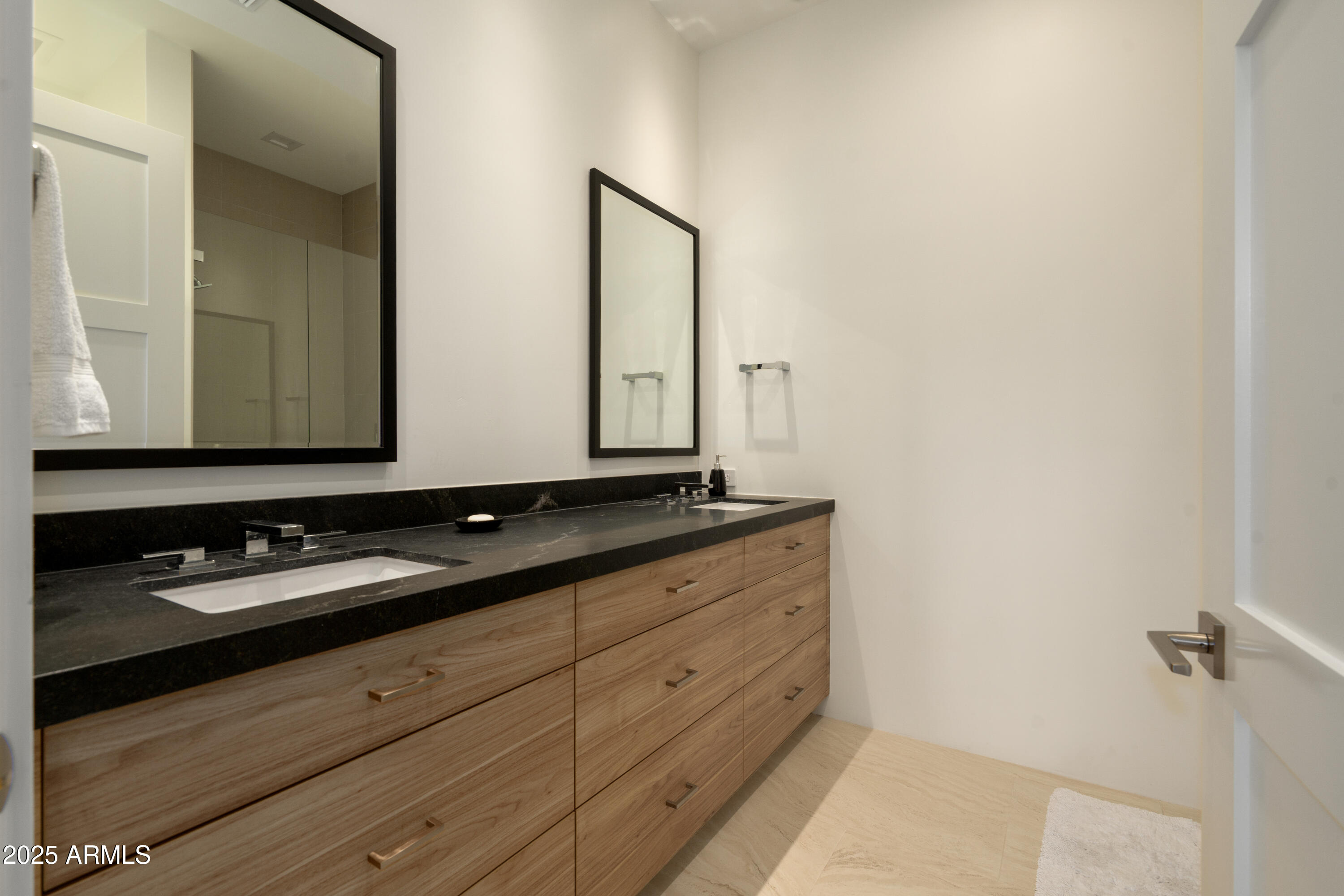 10040 East Happy Valley Road, Unit 40 Scottsdale, AZ 85255 - Photo 46 of 65 Casita / Ensuite 4 Bathroom