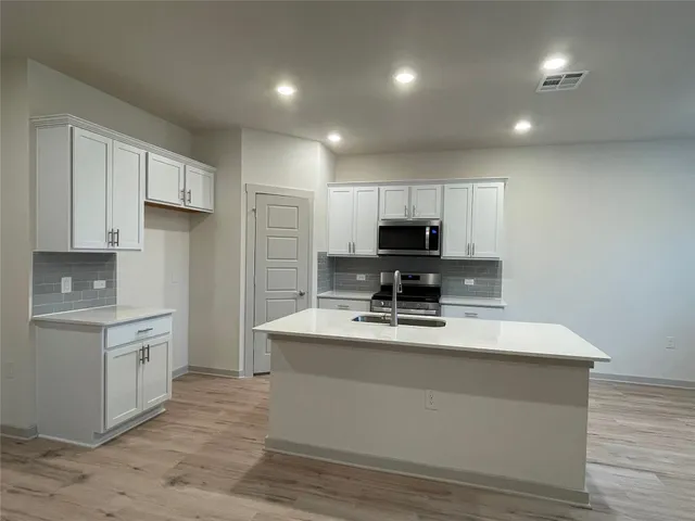 $2,000 | 13900 Zuhause Drive, Pflugerville, TX 78660