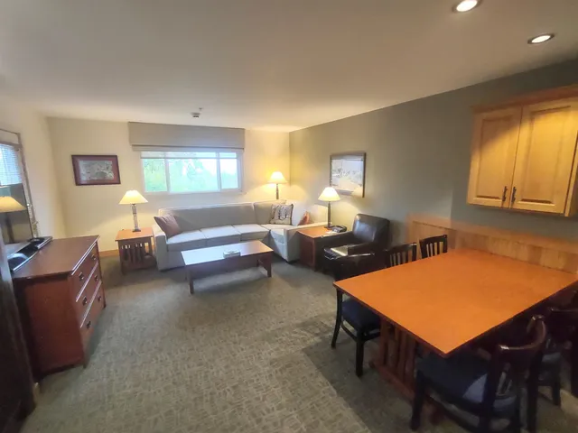 $129,000 | 228 East Mountain Road, Unit D GRAND HOTEL 251 III (HALL), Killington, VT 05751