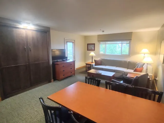 $129,000 | 228 East Mountain Road, Unit D GRAND HOTEL 251 III (HALL), Killington, VT 05751