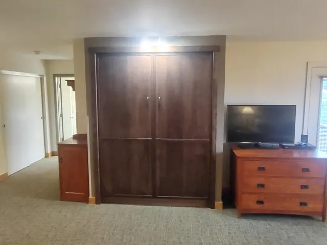 $129,000 | 228 East Mountain Road, Unit D GRAND HOTEL 251 III (HALL), Killington, VT 05751