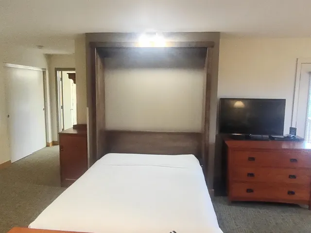 $129,000 | 228 East Mountain Road, Unit D GRAND HOTEL 251 III (HALL), Killington, VT 05751