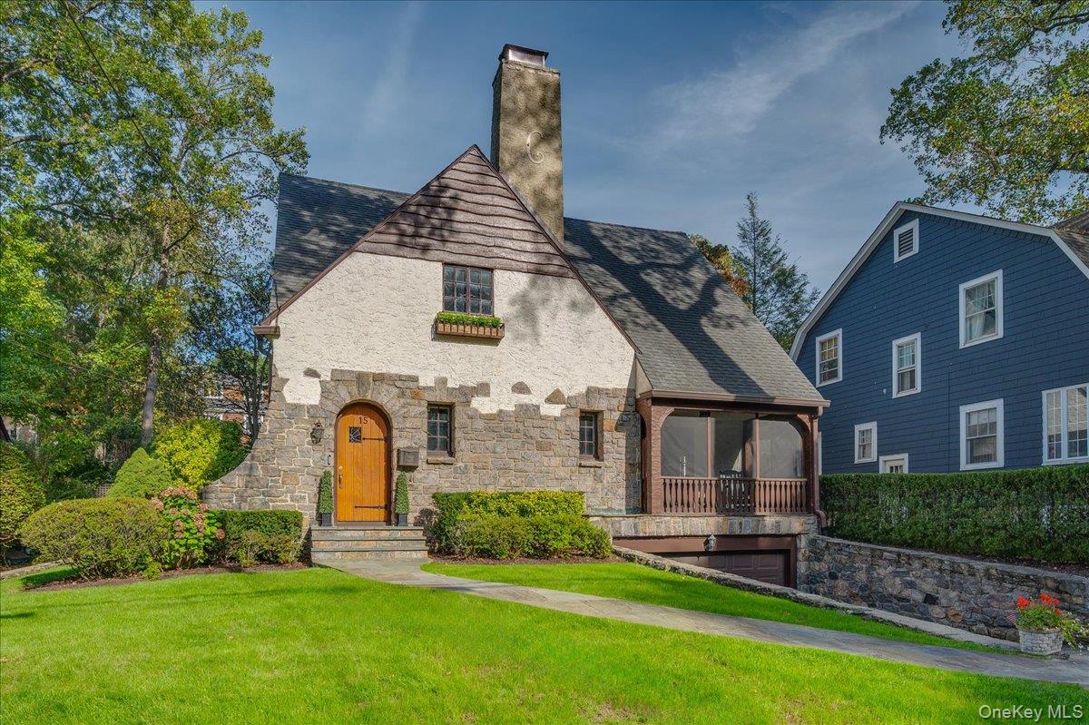 15 Kingsbury Road New Rochelle, NY 10804 - Photo 2 of 11