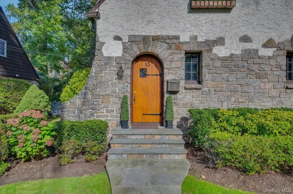 $1,195,000 | 15 Kingsbury Road, New Rochelle, NY 10804