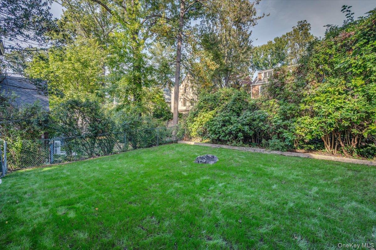 15 Kingsbury Road New Rochelle, NY 10804 - Photo 7 of 11
