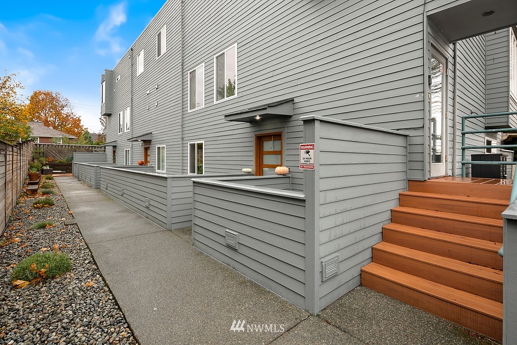 756 North 72nd Street, Unit 202 Seattle, WA 98103 - Photo 2 of 24 Gallery Image 2