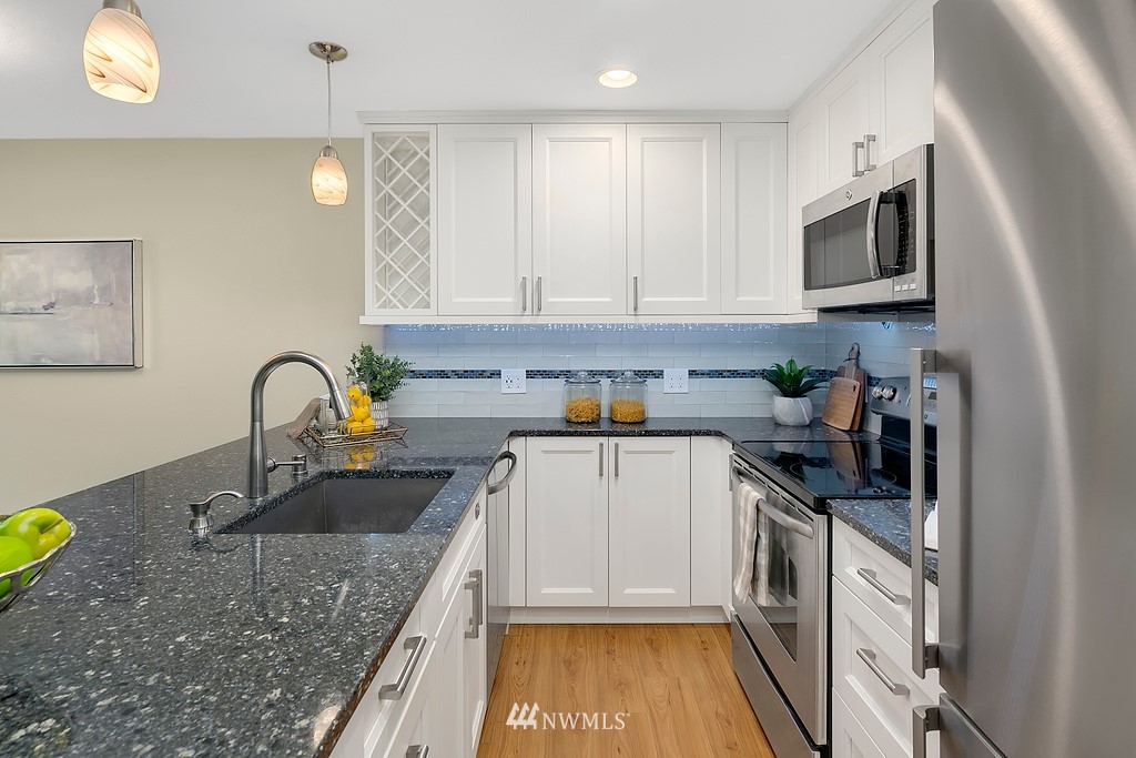 756 North 72nd Street, Unit 202 Seattle, WA 98103 - Photo 3 of 24 Gallery Image 3