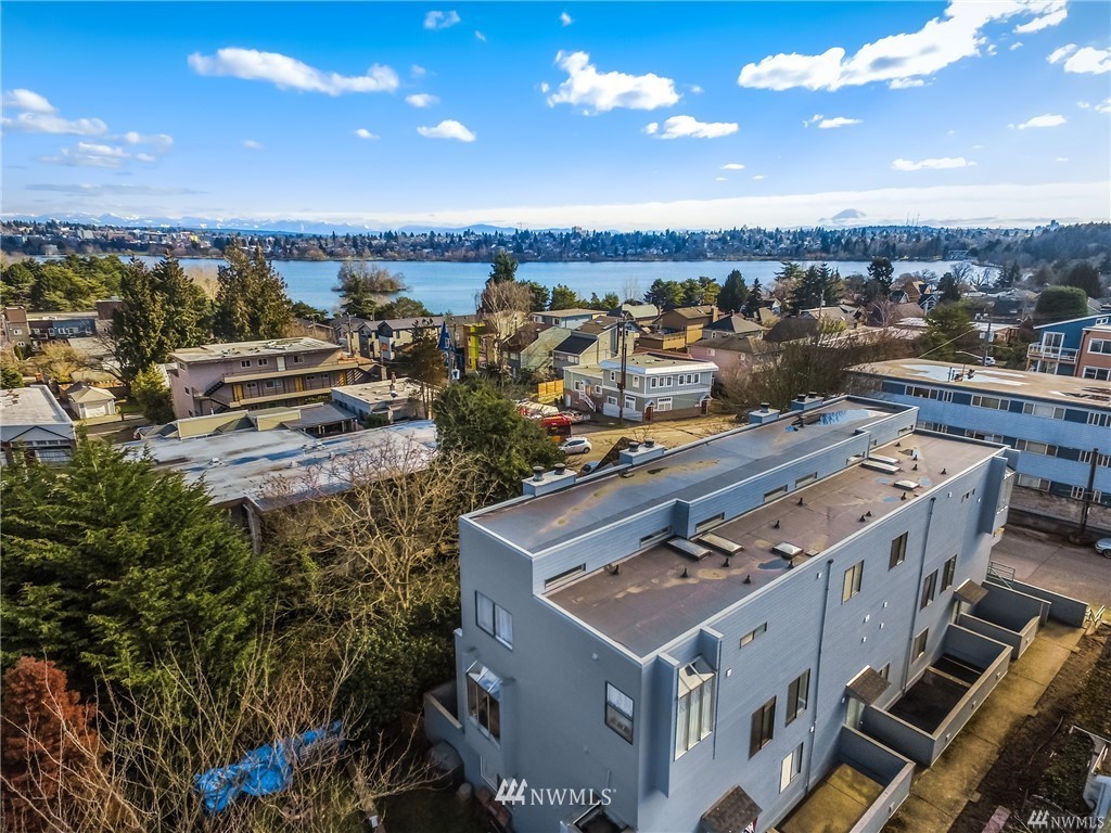 756 North 72nd Street, Unit 202 Seattle, WA 98103 - Photo 23 of 24 Gallery Image 23