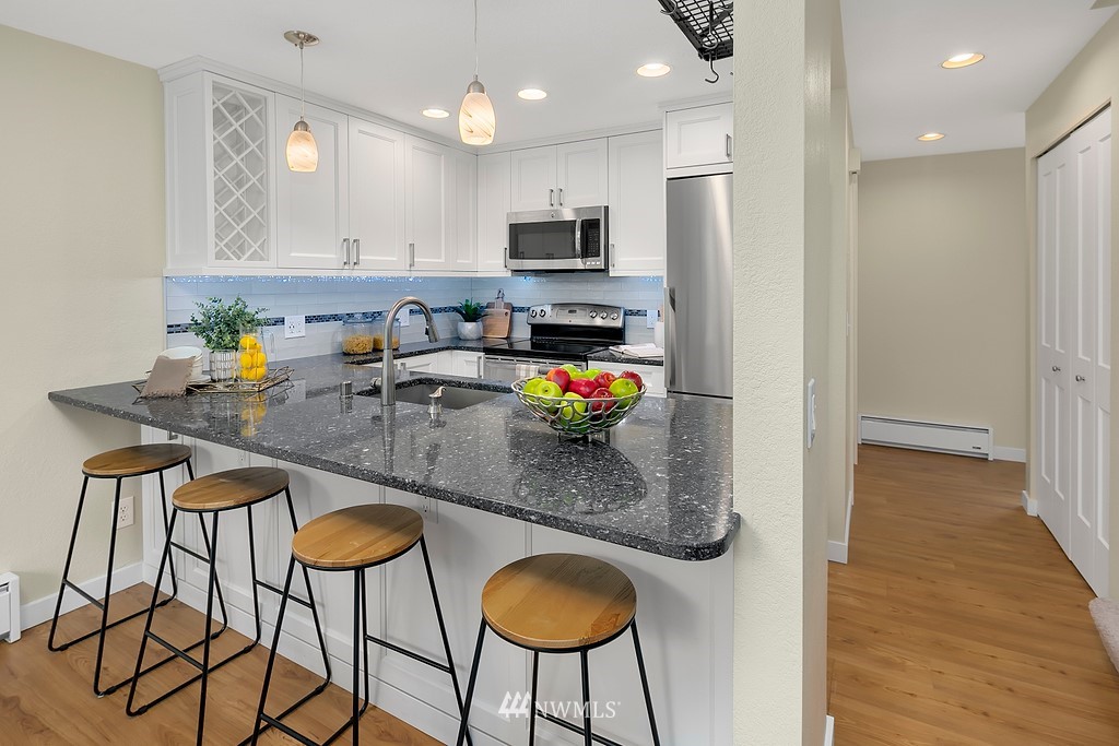 756 North 72nd Street, Unit 202 Seattle, WA 98103 - Photo 4 of 24 Gallery Image 4