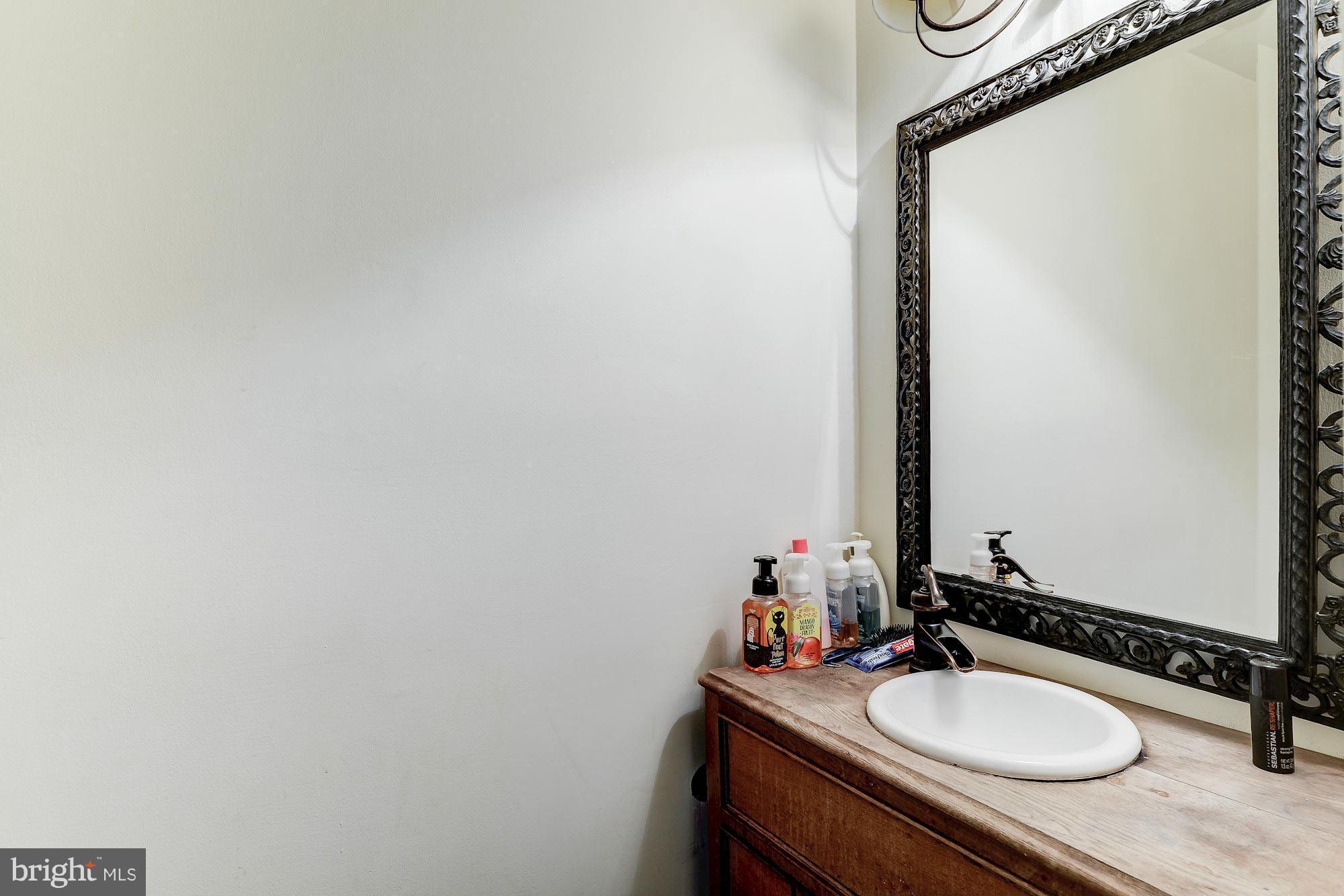 8064 Inverness Ridge Road Potomac, MD 20854 - Photo 13 of 24 Bath