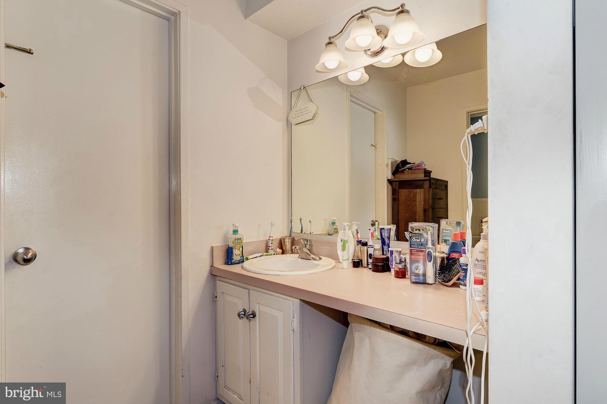 8064 Inverness Ridge Road Potomac, MD 20854 - Photo 16 of 24 Bath (Master)