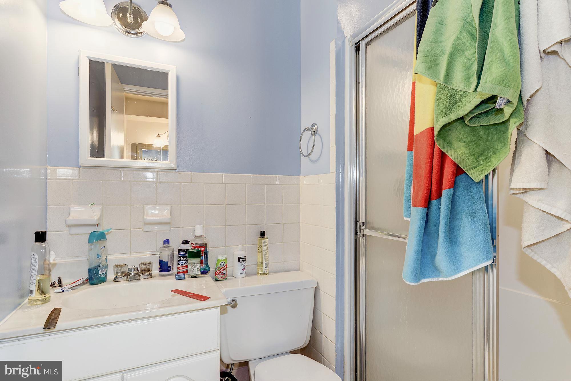 8064 Inverness Ridge Road Potomac, MD 20854 - Photo 17 of 24 Bath (Master)