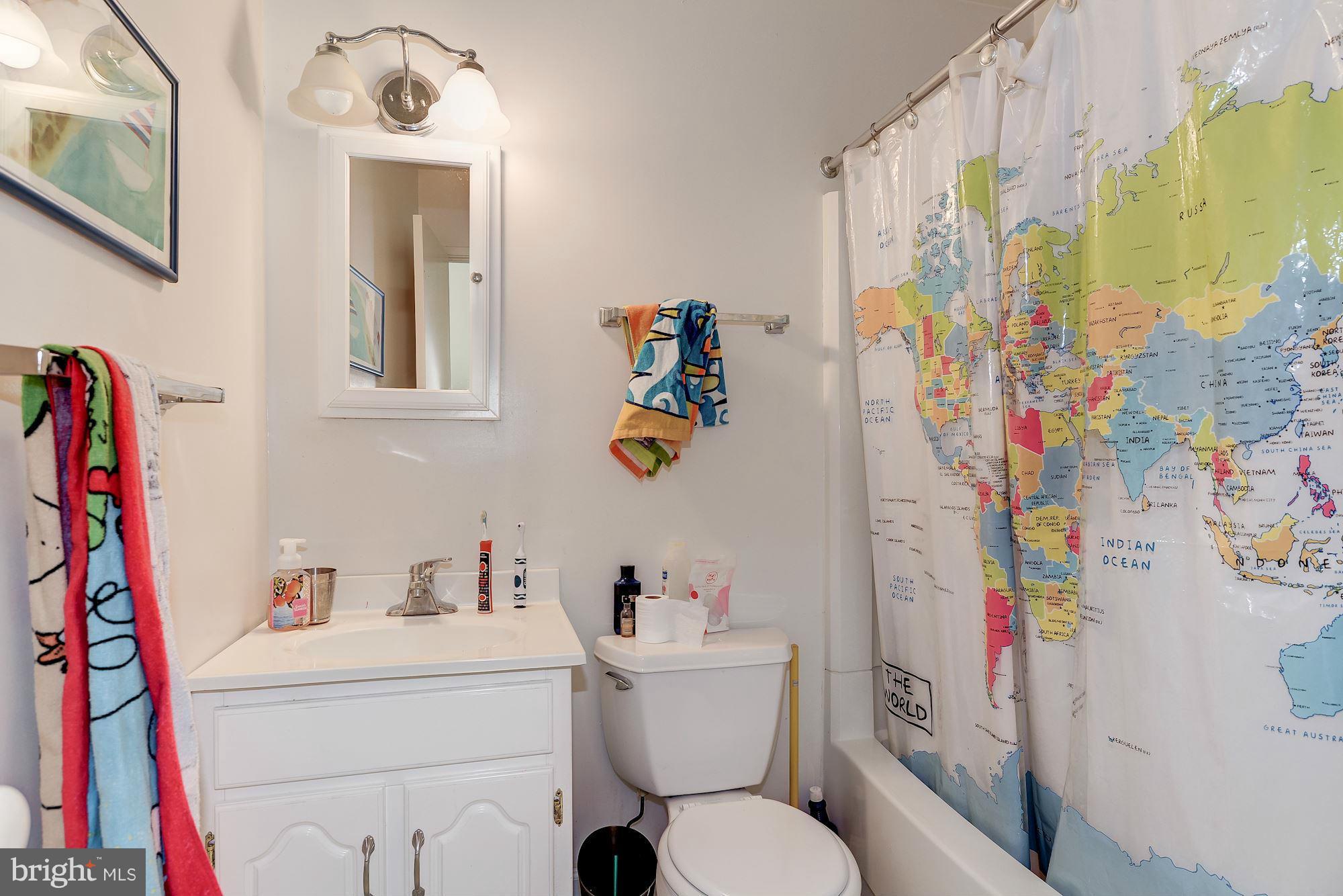 8064 Inverness Ridge Road Potomac, MD 20854 - Photo 20 of 24 Bath