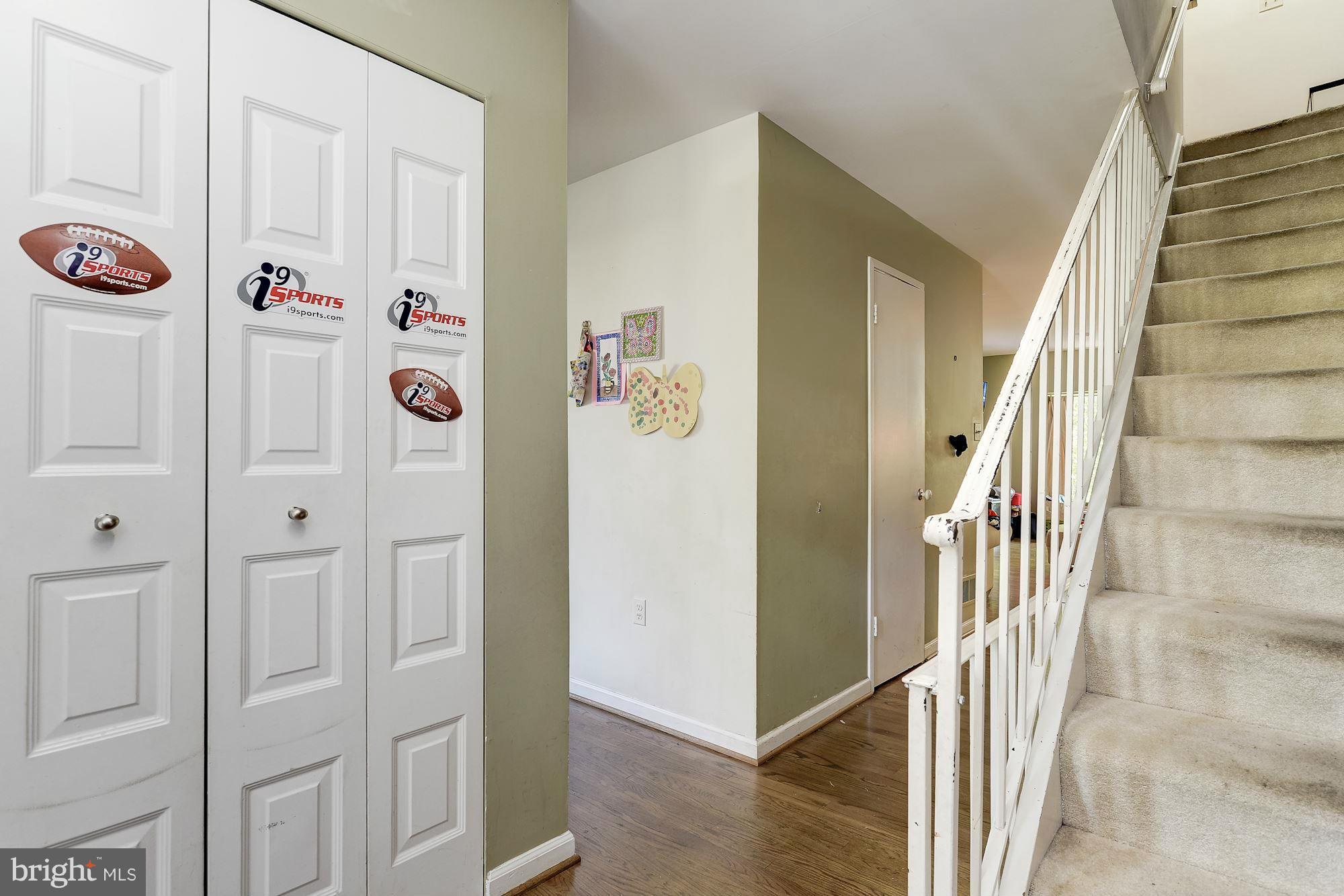 8064 Inverness Ridge Road Potomac, MD 20854 - Photo 3 of 24 Interior (General)