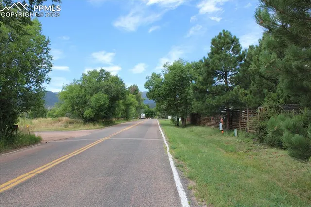 a view of a tennis court