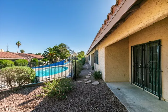 $1,800 | 1850 Camino Verde Lane, Las Vegas, NV 89119