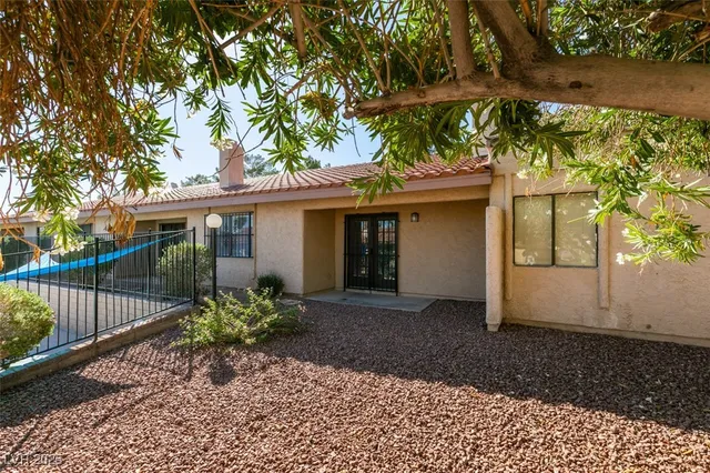 $1,800 | 1850 Camino Verde Lane, Las Vegas, NV 89119