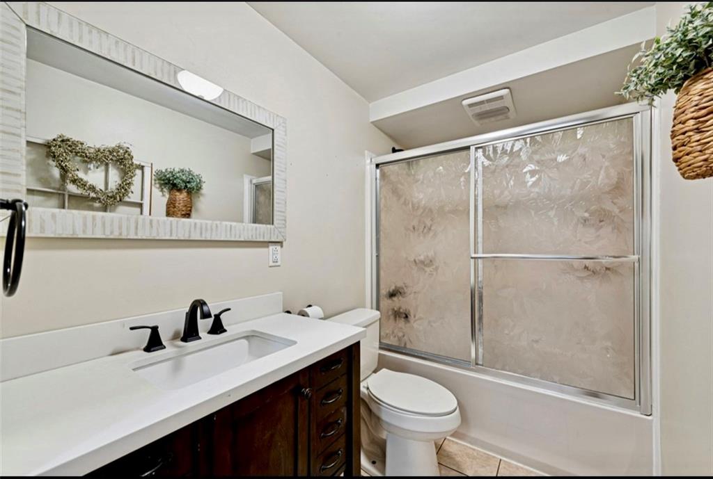 501 Highway 356 Apollo, PA 15613 - Photo 14 of 35 a bathroom with a sink a toilet and shower