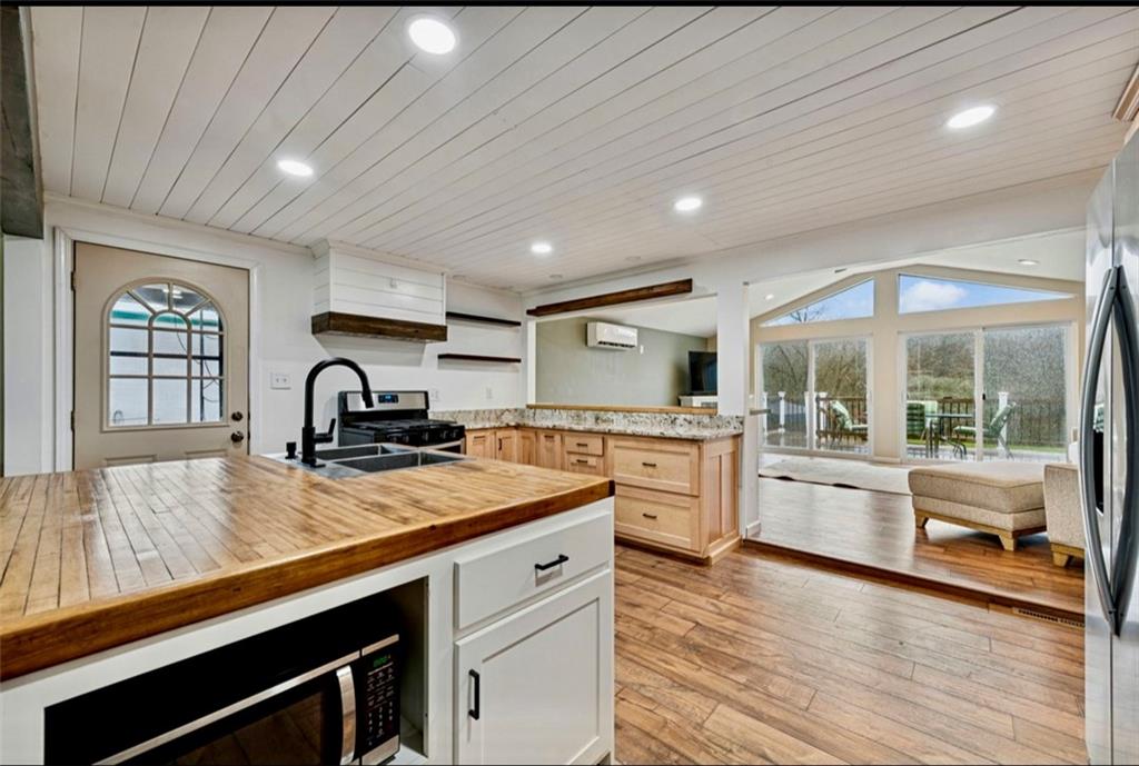 501 Highway 356 Apollo, PA 15613 - Photo 8 of 35 a kitchen with sink stove and refrigerator