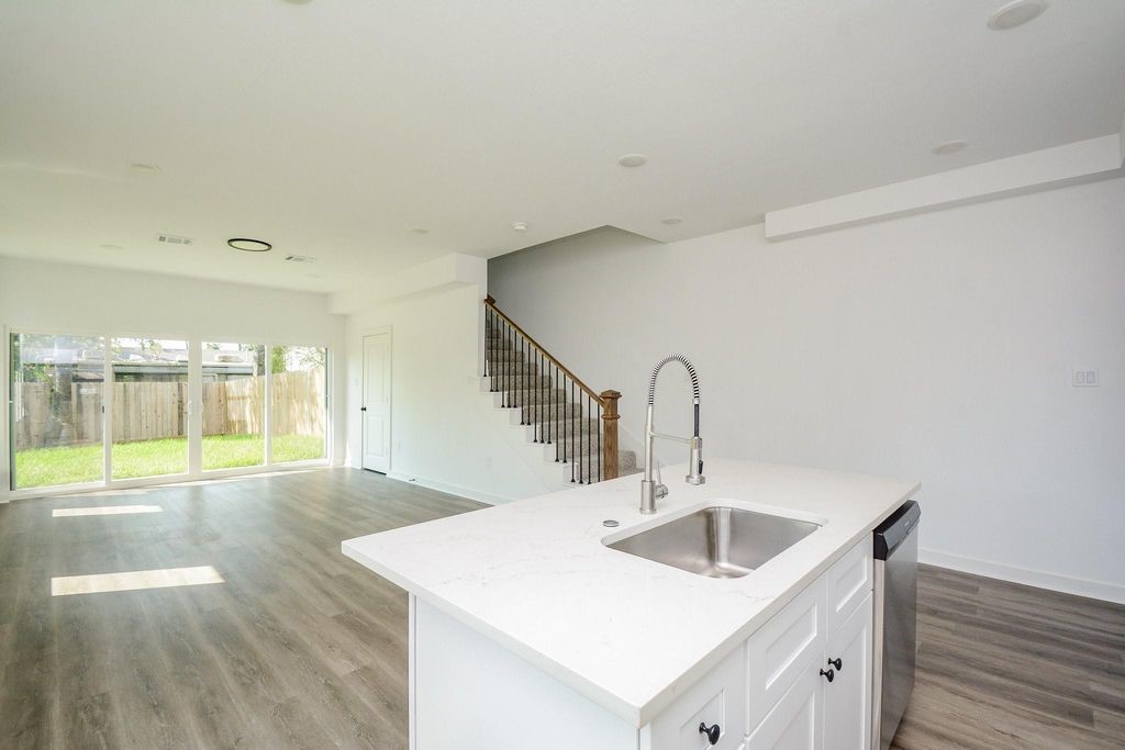 4358 Clover Street, Unit A Houston, TX 77051 - Photo 8 of 31