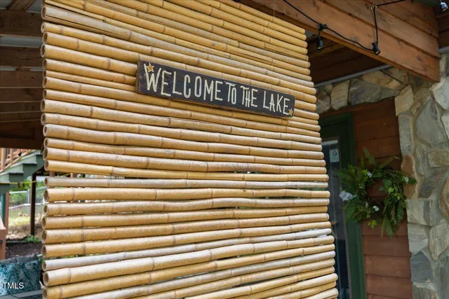 a view of a house with backyard