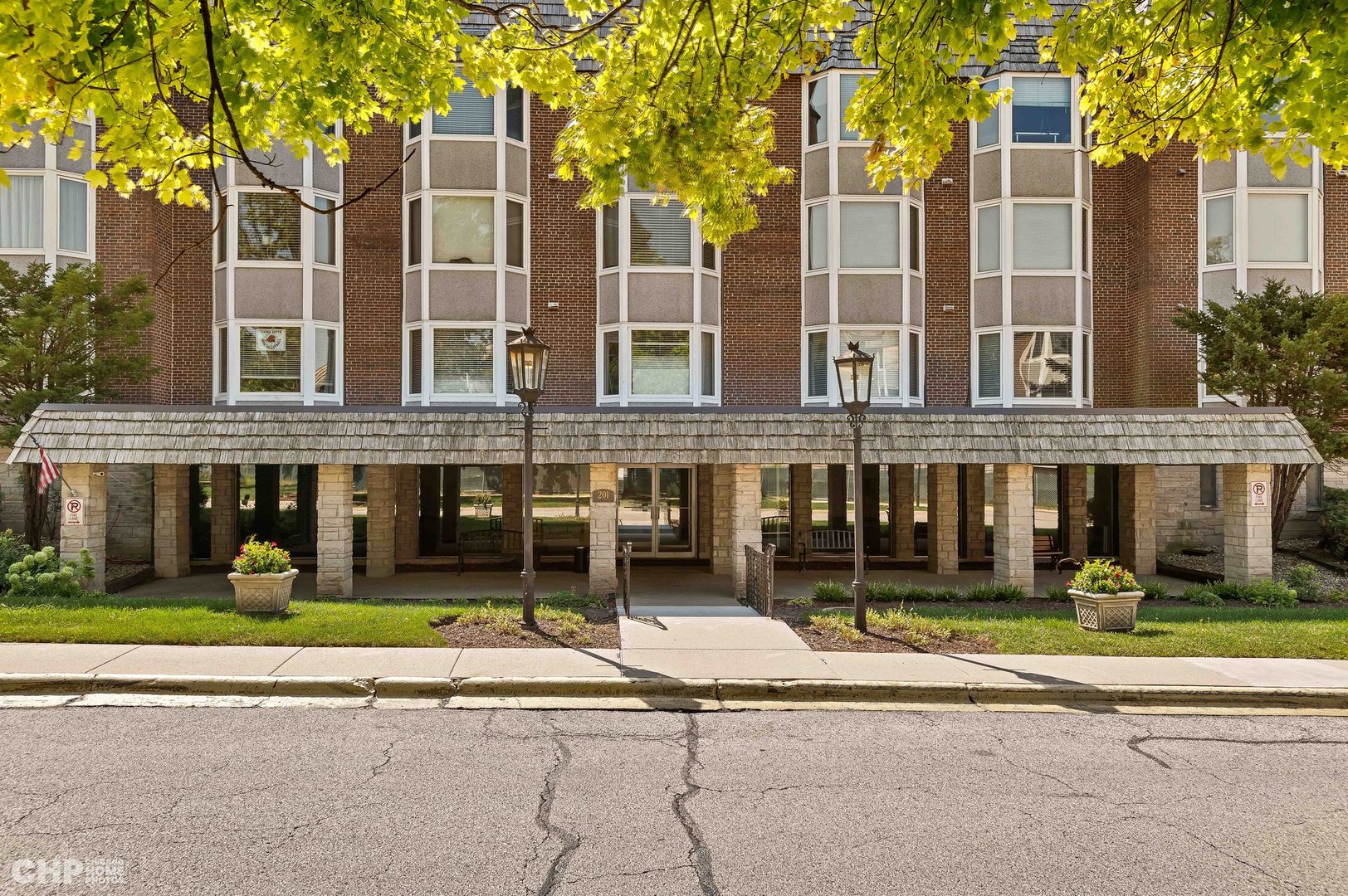 201 Thames Parkway, Unit 2F Park Ridge, IL 60068 - Photo 2 of 19 front view of a building