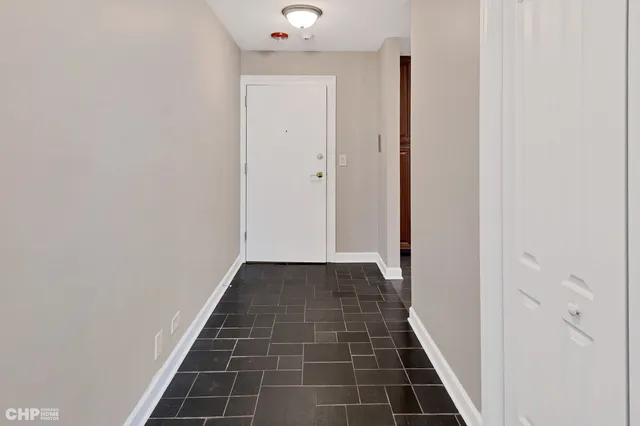 $360,000 | 201 Thames Parkway, Unit 2F, Park Ridge, IL 60068