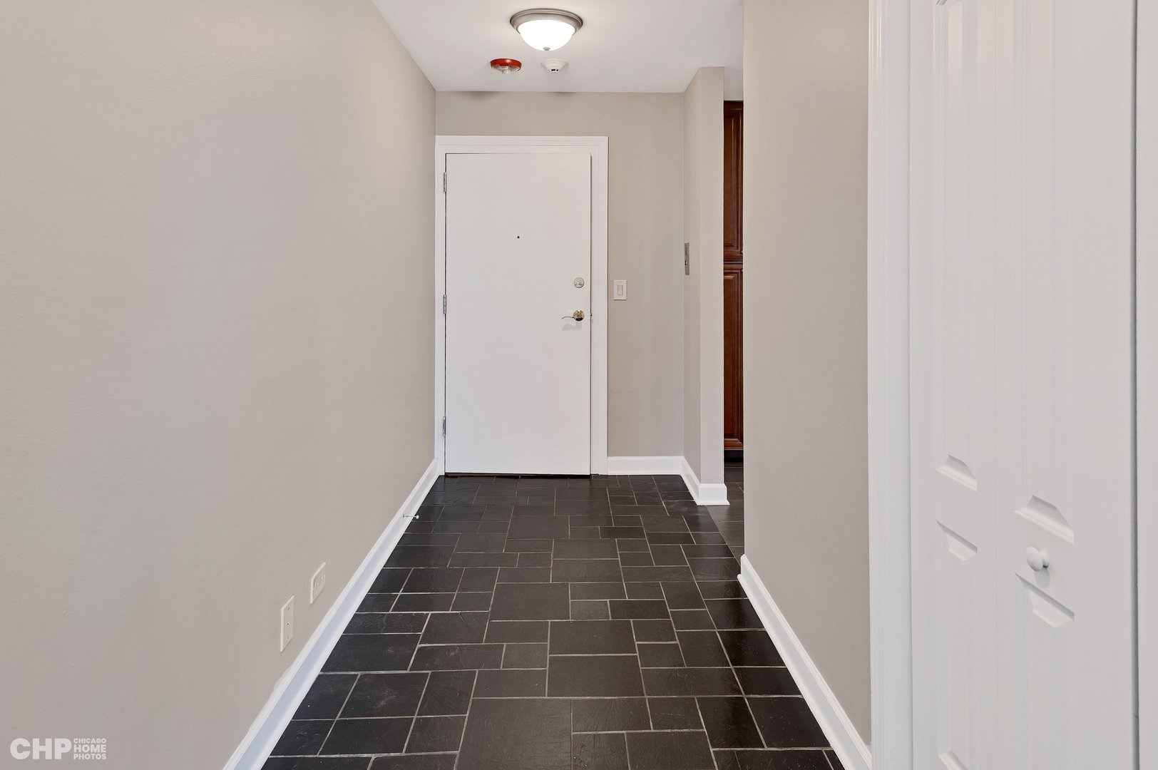 201 Thames Parkway, Unit 2F Park Ridge, IL 60068 - Photo 6 of 19 a view of a hallway