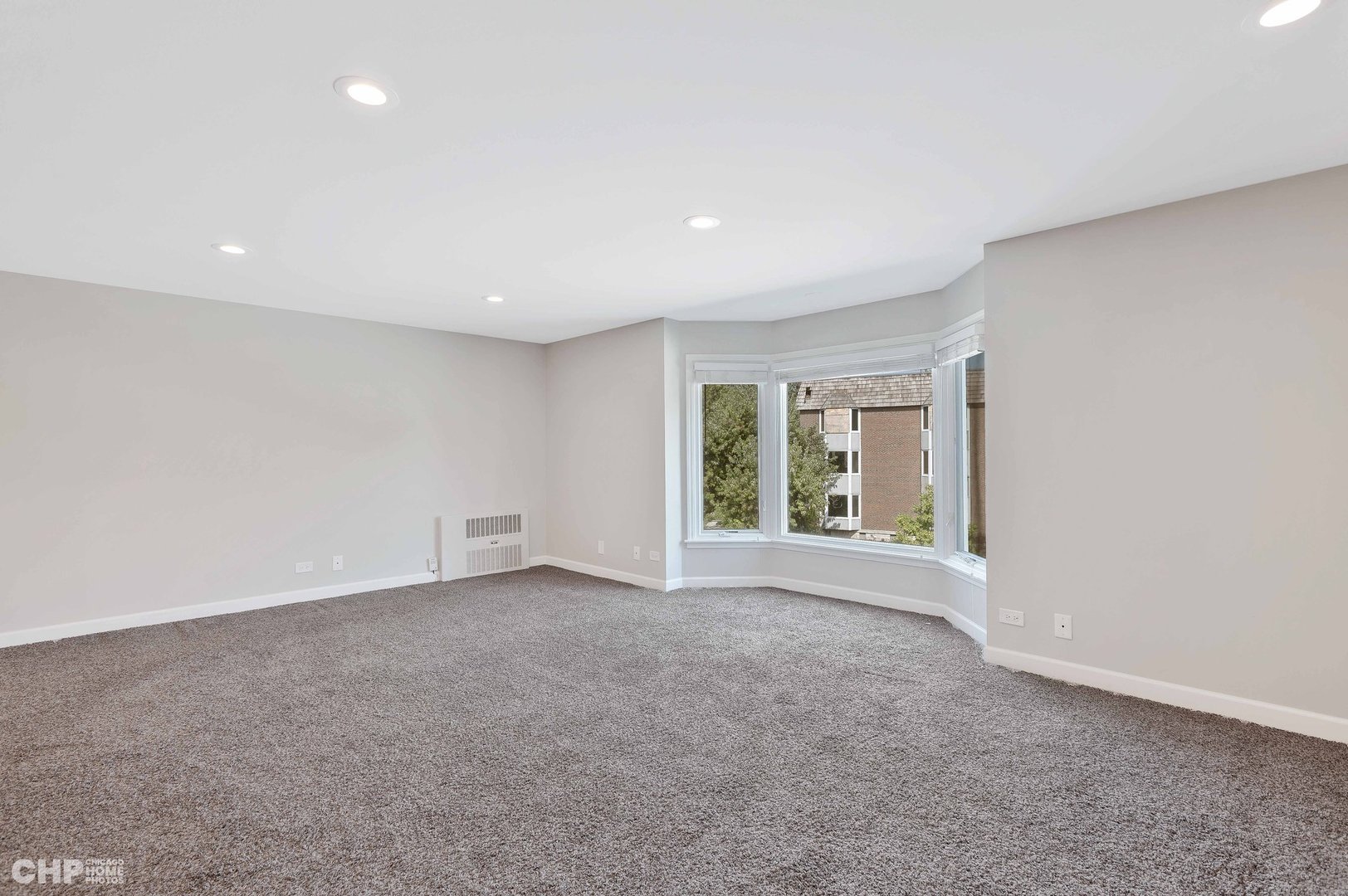 201 Thames Parkway, Unit 2F Park Ridge, IL 60068 - Photo 8 of 19 a view of an empty room with a window