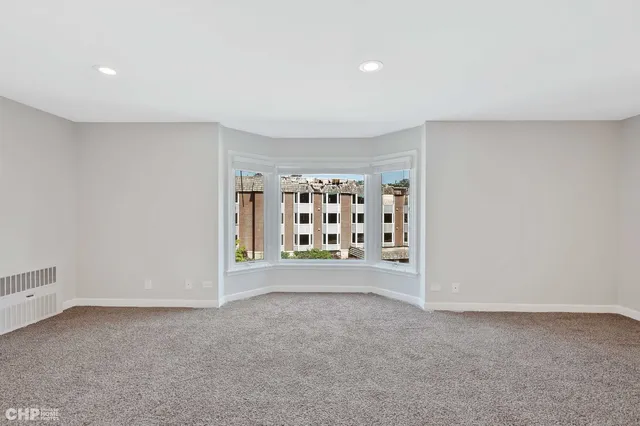 $360,000 | 201 Thames Parkway, Unit 2F, Park Ridge, IL 60068