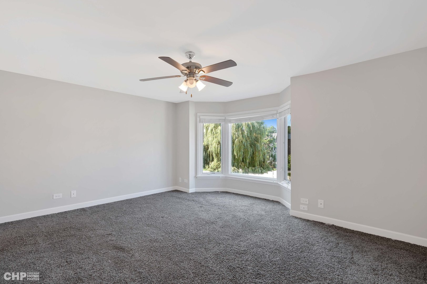 201 Thames Parkway, Unit 2F Park Ridge, IL 60068 - Photo 10 of 19 a view of an empty room with a window