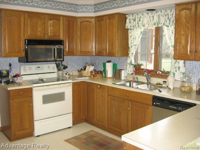 54745 Ridge Road New Baltimore, MI 48047 - Photo 9 of 25 kitchen.JPG