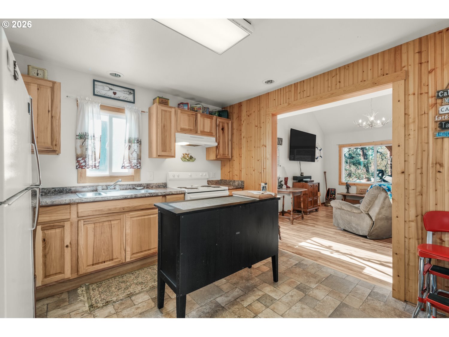 127 South Mike Road Tygh Valley, OR 97063 - Photo 12 of 39