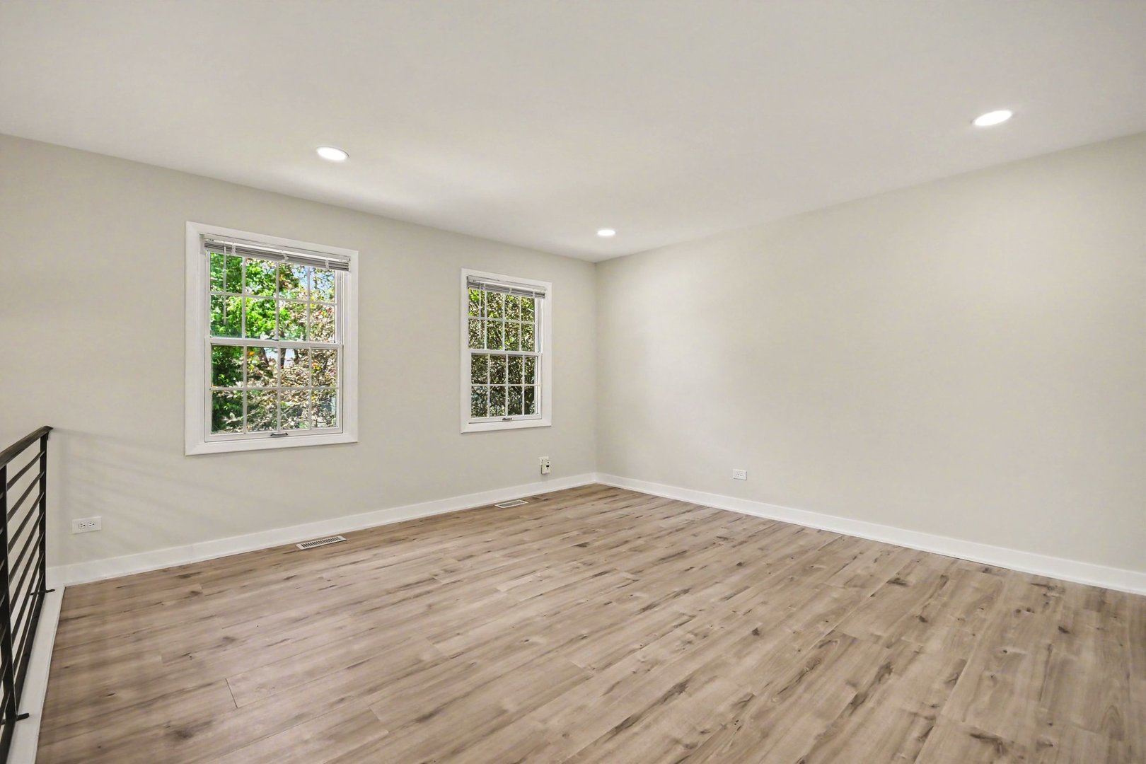 1312 West Oakmont Road Hoffman Estates, IL 60169 - Photo 3 of 29