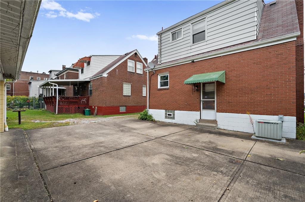 105 Delafield Road Pittsburgh, PA 15215 - Photo 4 of 18 a front view of a house with a yard