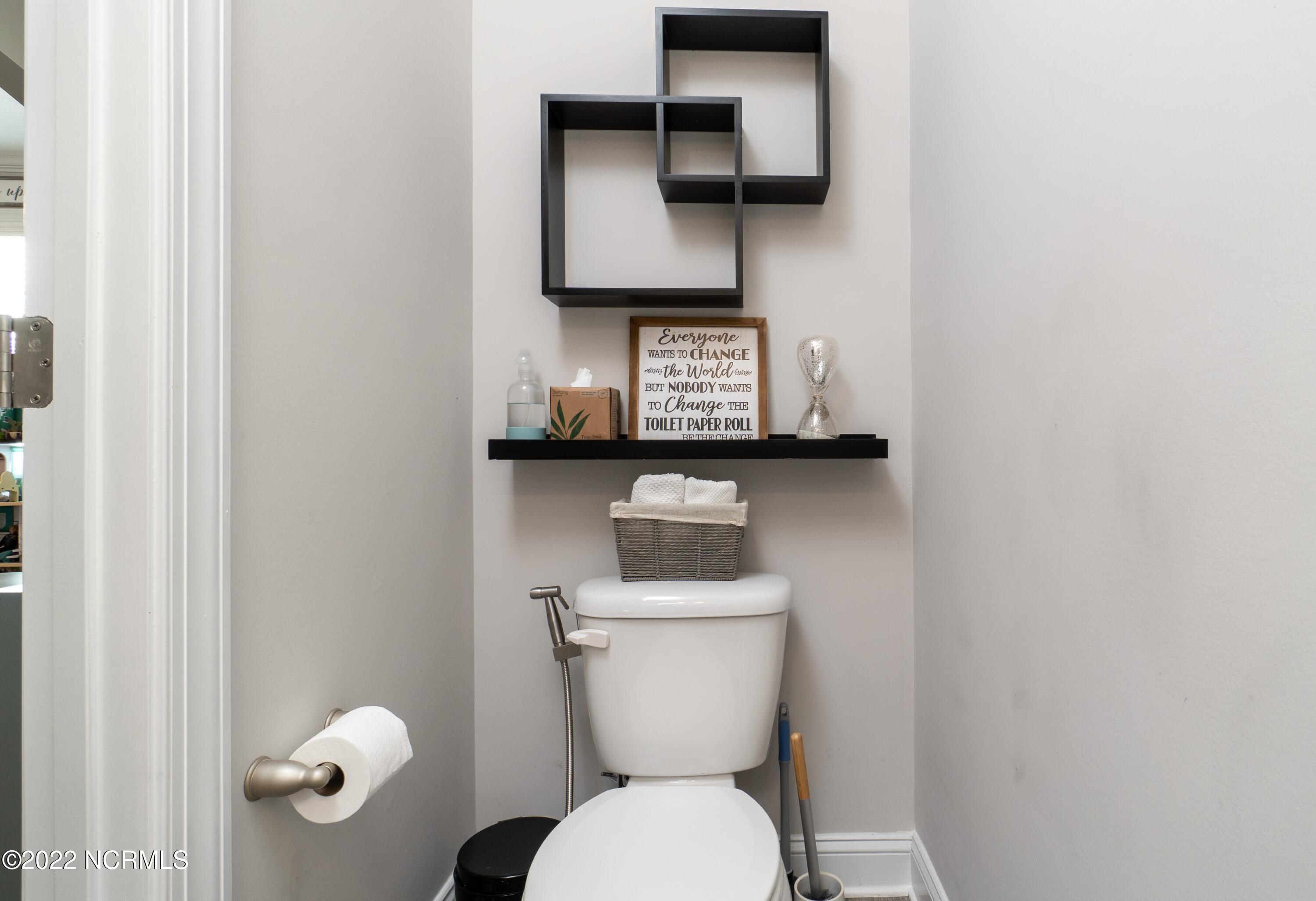 120 Colonial Post Road Jacksonville, NC 28546 - Photo 17 of 59 Powder Room