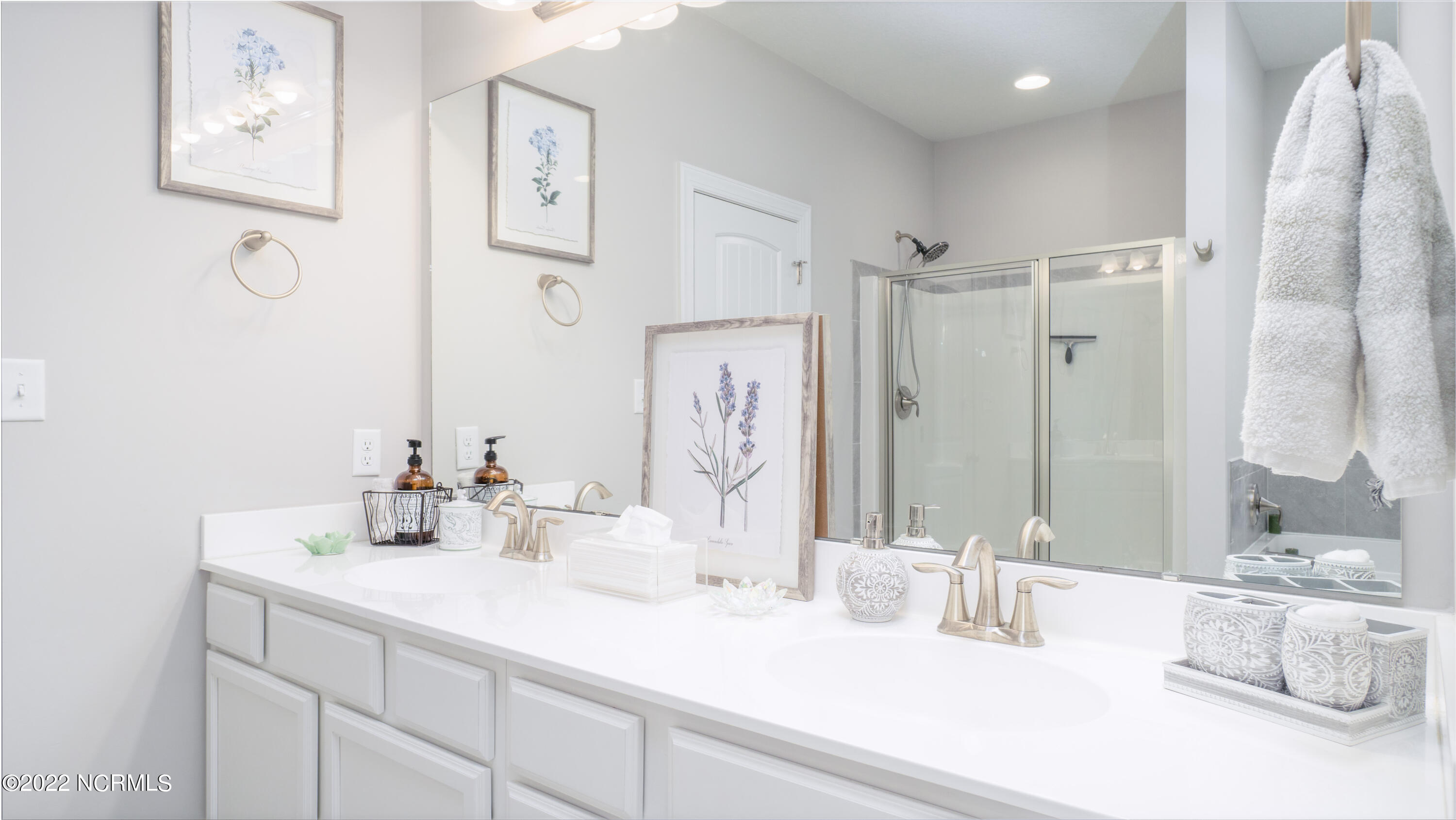 120 Colonial Post Road Jacksonville, NC 28546 - Photo 22 of 59 In-law Suite Bathroom