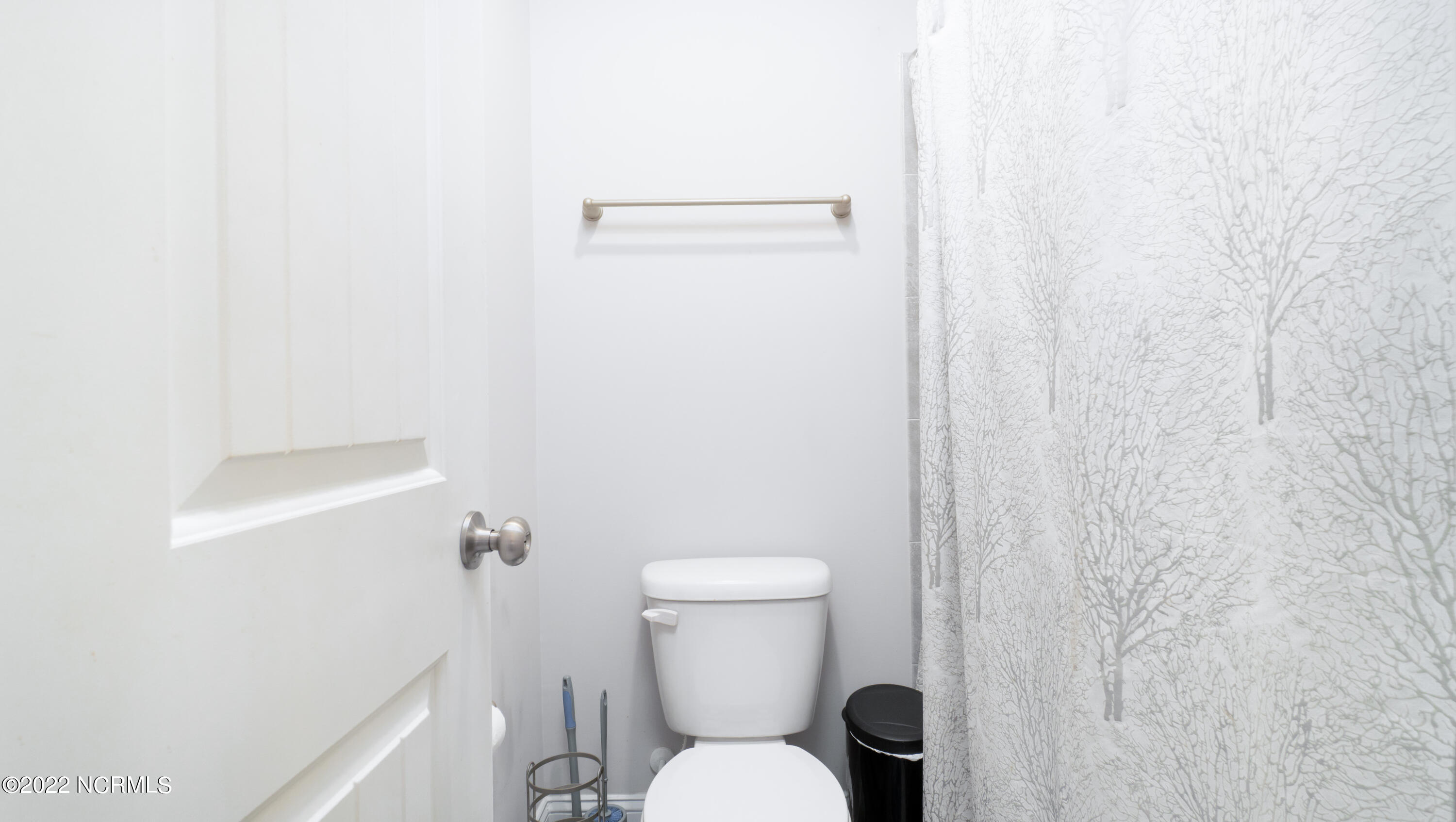 120 Colonial Post Road Jacksonville, NC 28546 - Photo 28 of 59 Hallway Bath 1